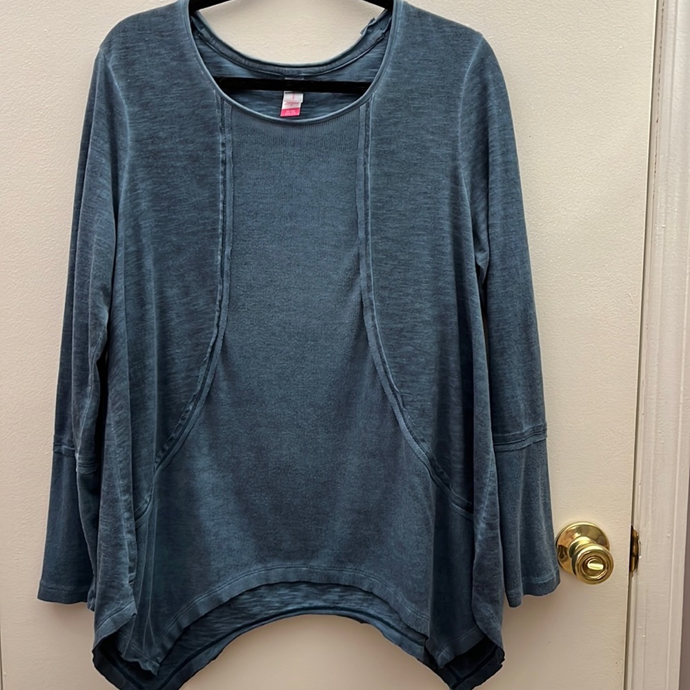 🦈NO BOUNDARIES Shark Bite Top